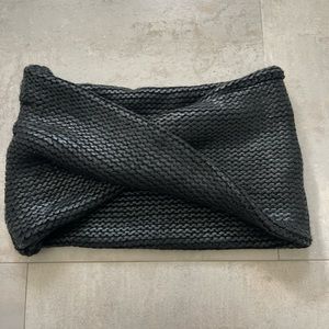 Y2K Chunky knit infinity scarf coated shiny black one size